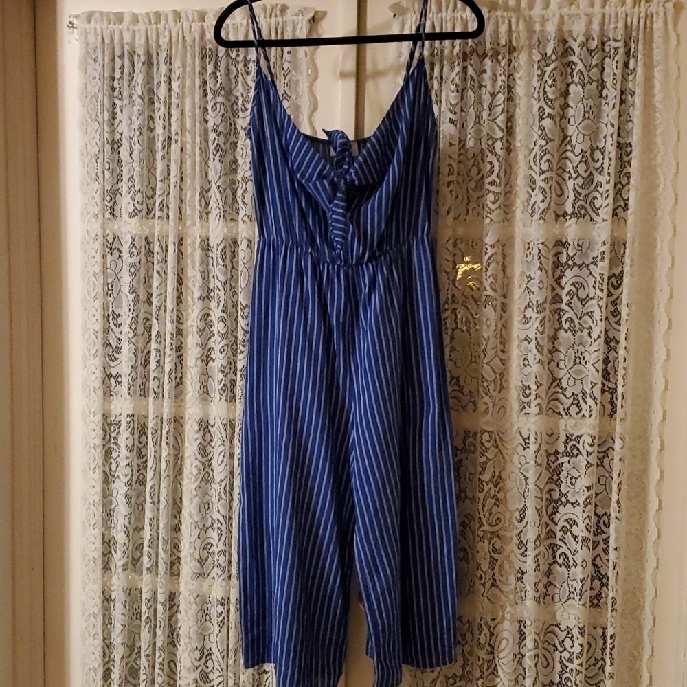 Everly Tie Front Cropped Jumpsuit Size Small